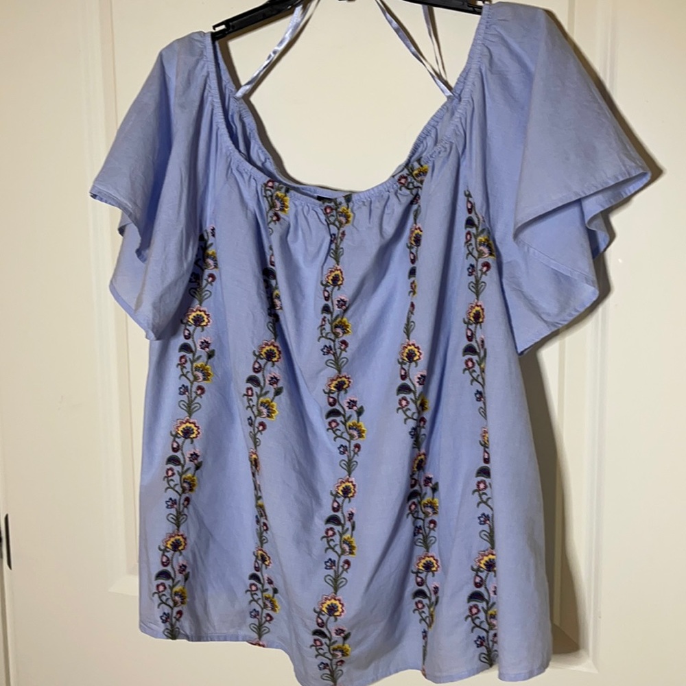 NEVER WORN Top shoulder less or not